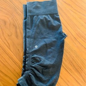 Lululemon cropped workout pants!